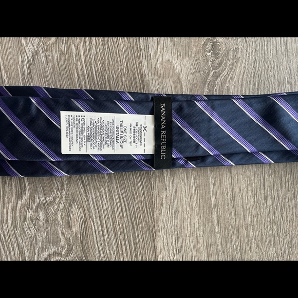 Banana Republic Navy stripe tie - Picture 2 of 2